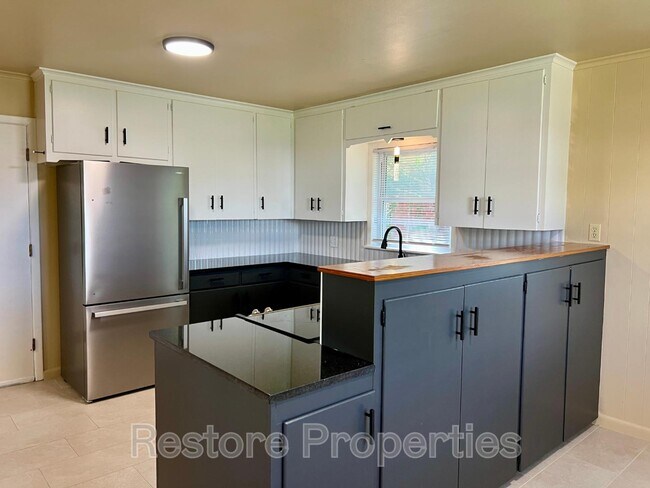 Building Photo - 1045 E 53rd Pl