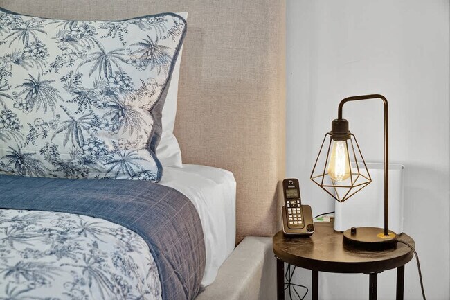 Building Photo - 5760 NE 18th Ave