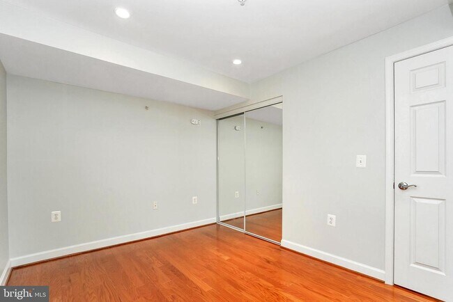 Building Photo - 4079 S Four Mile Run Dr