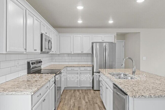 Building Photo - 7684 S Seabreeze Way