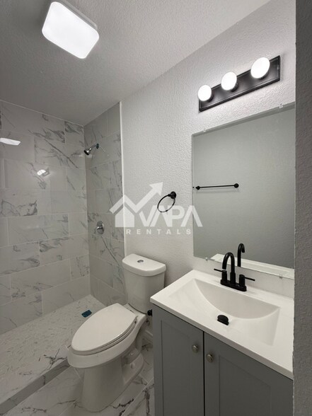 Building Photo - 5014 Benham Dr