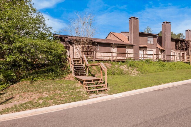 Building Photo - 514 Hickory Dr