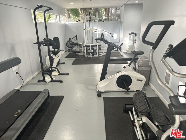 Building Photo - 330 S Barrington Ave