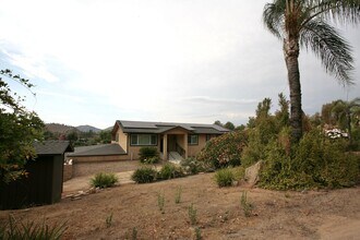 Building Photo - Valle Caballo Ln