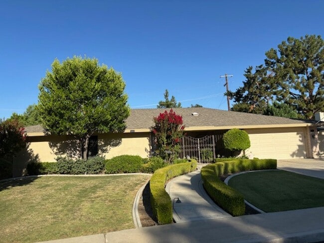 Building Photo - Beautiful 3 Bedroom / 2 Bathroom Home in S...