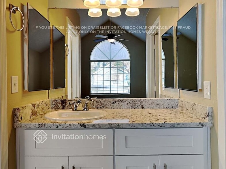 Building Photo - 441 S Maple