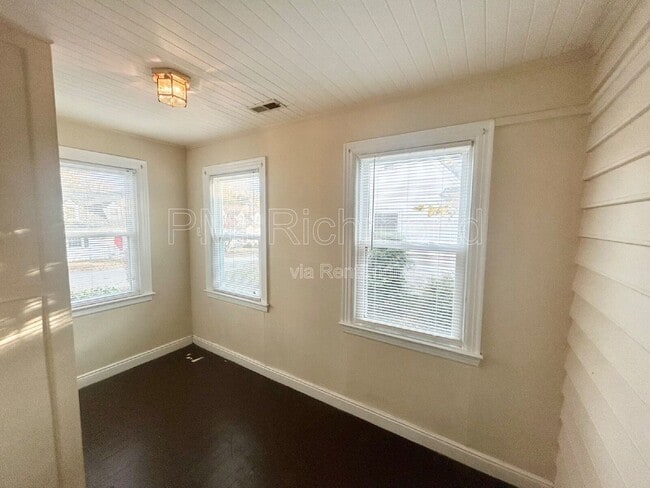 Building Photo - 2705 Dellrose Ave