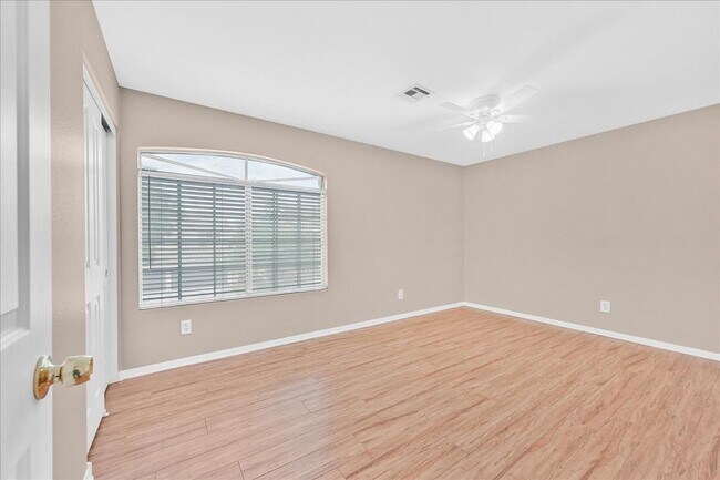 Building Photo - 881 Brunellos Ave