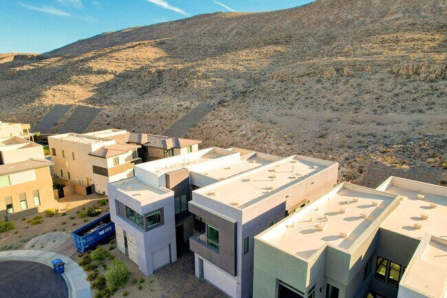 Building Photo - Mesa Ridge Luxury Oasis Feathertop