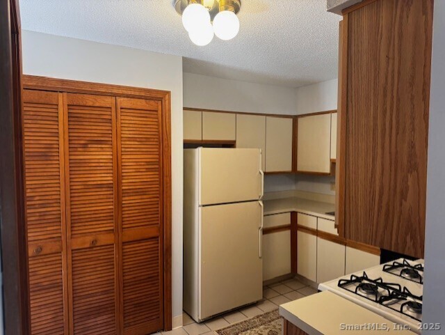 Building Photo - 24 Millbrook Ct