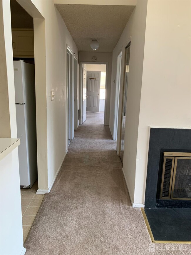 Building Photo - 17 Voscek Ct