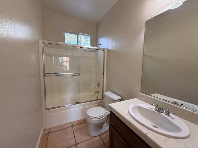 Building Photo - 5 bedrooms located in Redbridge Gated Community!