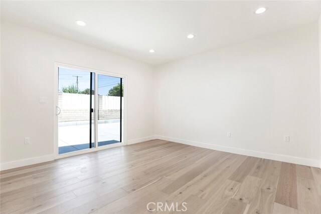 Building Photo - 10446 Woodley Ave