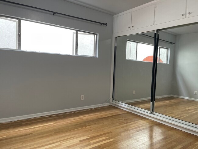 Building Photo - 848 9th St
