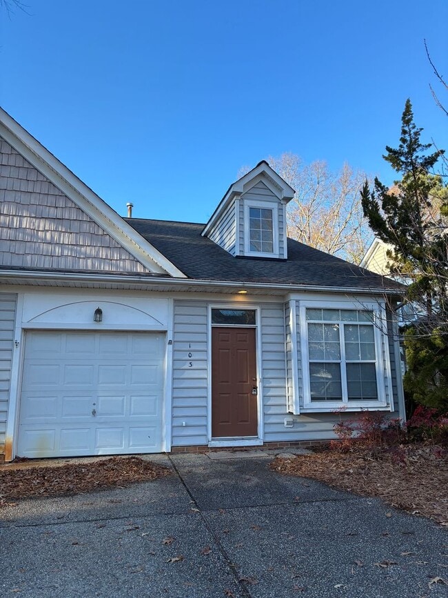 Building Photo - Willow Lakes - Yorktown