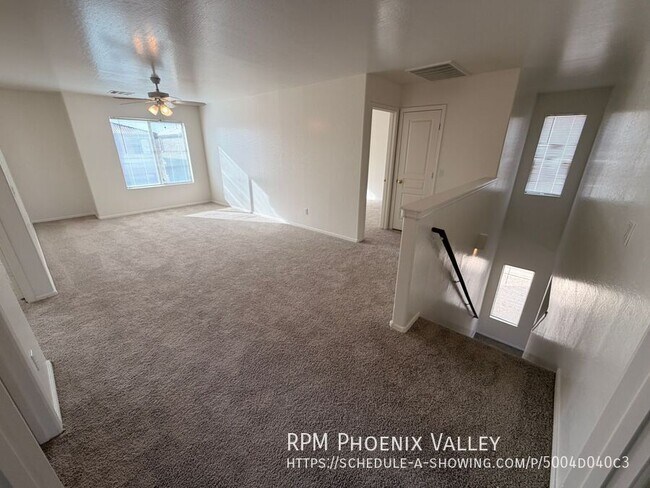 Building Photo - 422 E Saddle Way