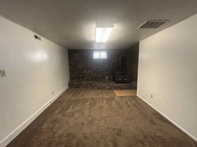 Building Photo - 1005 1/2 Park Lane-
