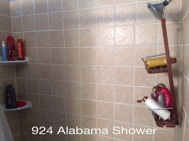 Shower/Full Bathroom - 924 Alabama St