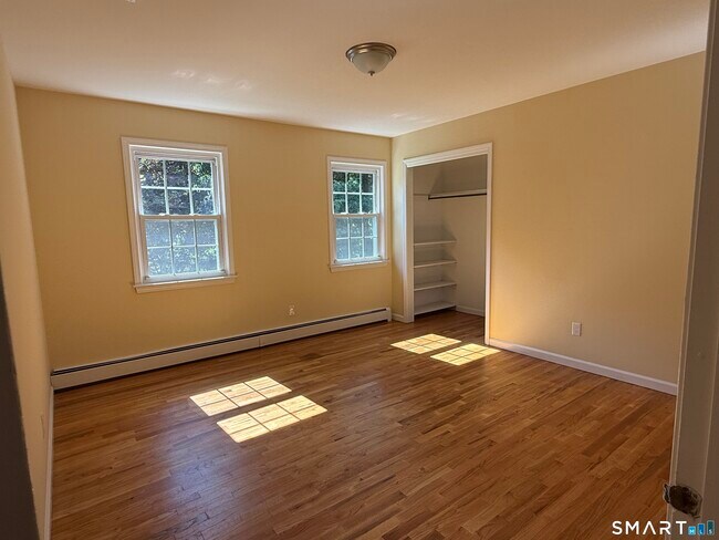 Building Photo - 40 Horse Stable Cir