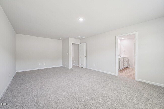 Building Photo - 721 Deschutes Dr