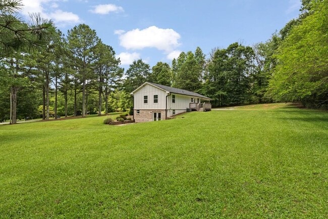 Building Photo - 11865 Hamilton Rd