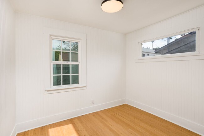 Building Photo - 126 1/2 Franklin Ct