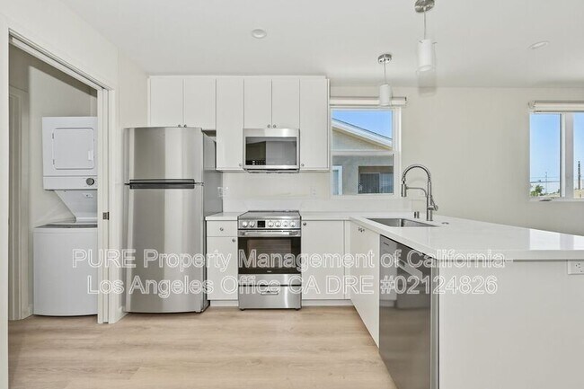 Building Photo - 1536 W 205th St