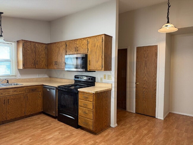 Building Photo - Single-Level 3-Bedroom Townhome with Primary Suite & Attached Garage