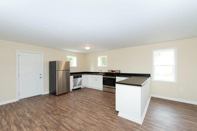 Building Photo - 4BA/2BA OFF KING STREET EXTENTION DOSCHER Street - Available AUGUST 1, 2026