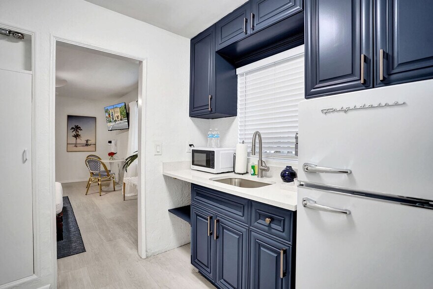 Building Photo - 101 Lucerne Ave