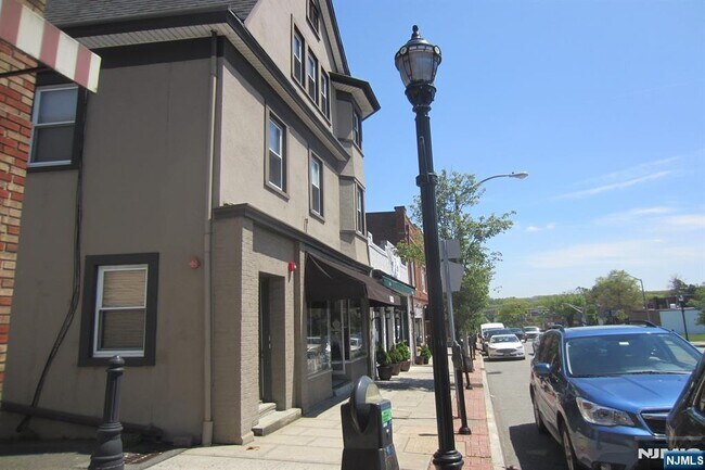 Building Photo - 638 Bloomfield Ave