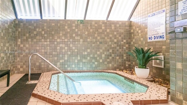 Building Photo - 2000 Towerside Terrace