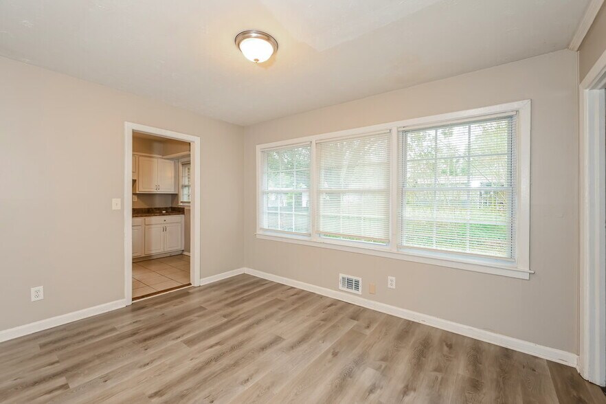 Building Photo - 3135 Robin Rd