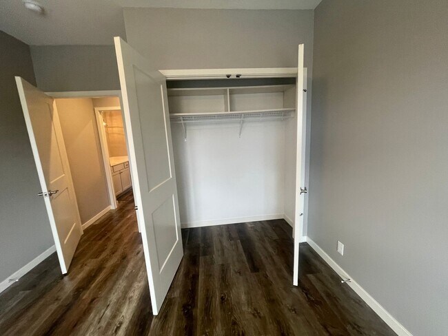Building Photo - Partial Lake-view 1 Bedroom 1 Bath Walk-In Level Lakeside Apartment