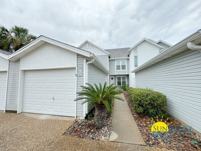 Building Photo - Waterfront Luxury Living on Cinco Bayou!
