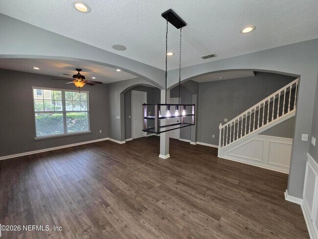 Building Photo - 180 Thornloe Dr