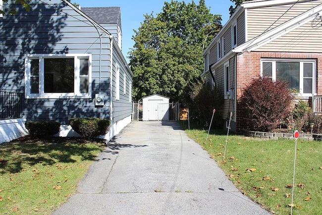 Building Photo - 35 Clark St