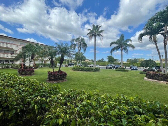 Building Photo - 49 Brighton B