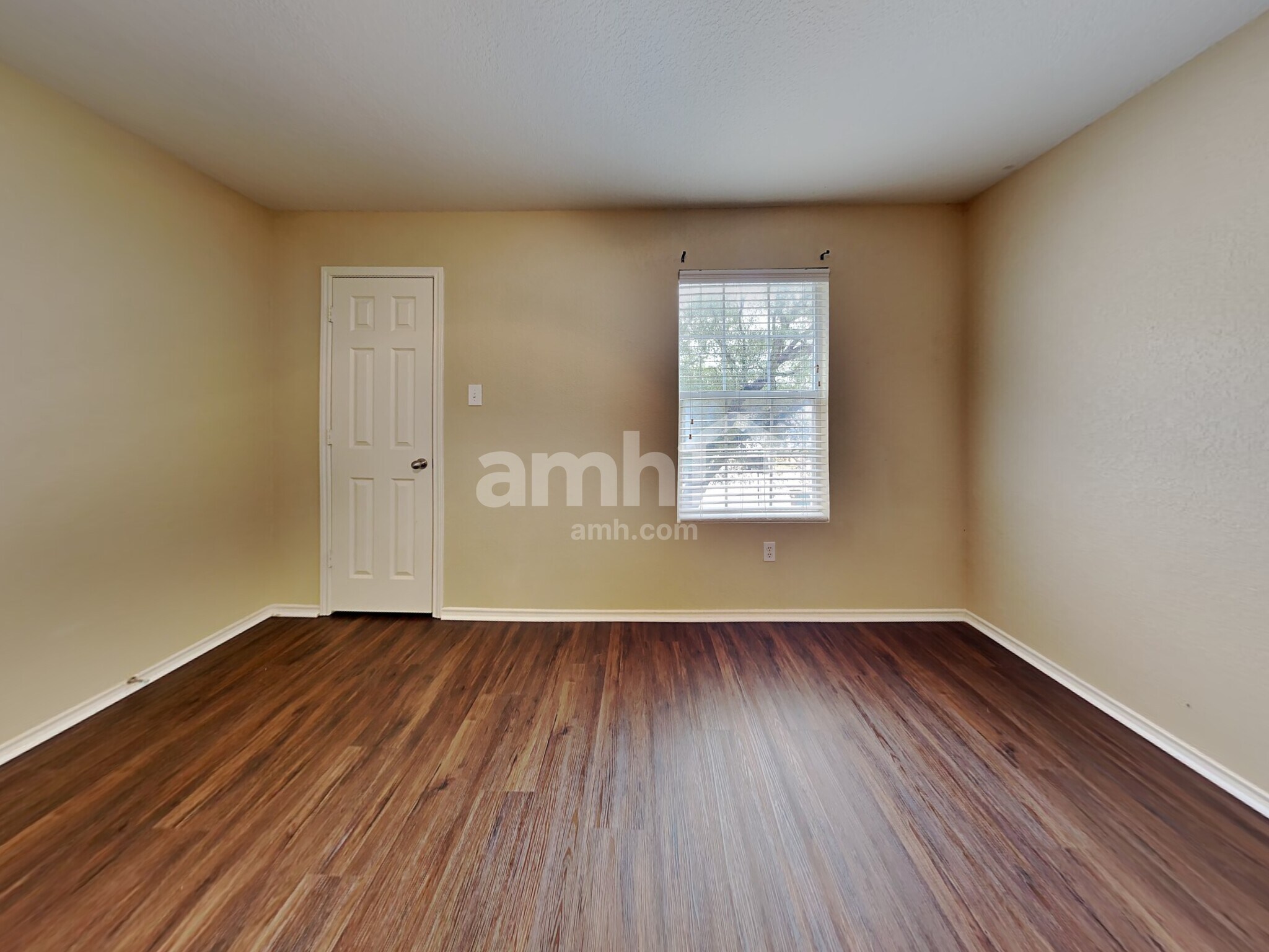 Building Photo - 8531 Silver Brush