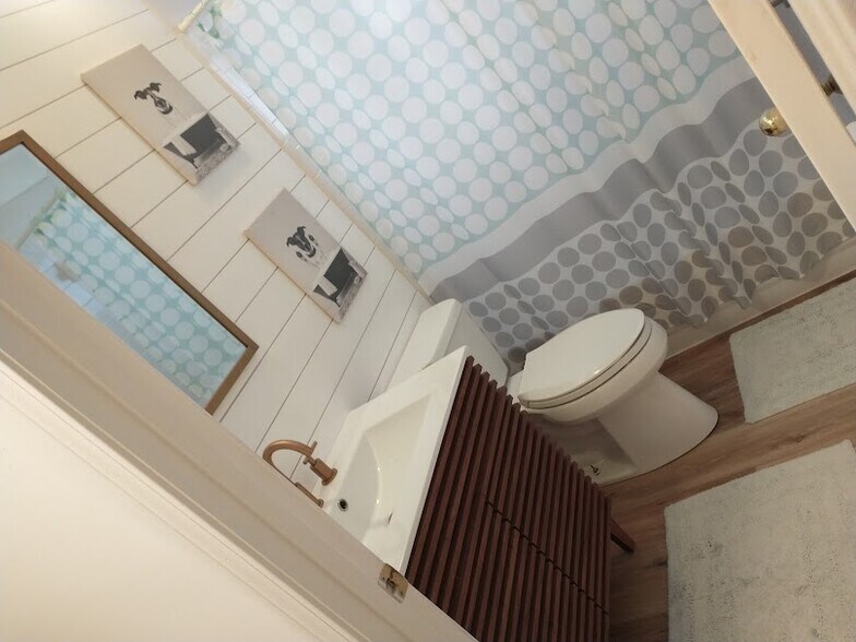 Full Bath - 2692 Le Sabre Pl