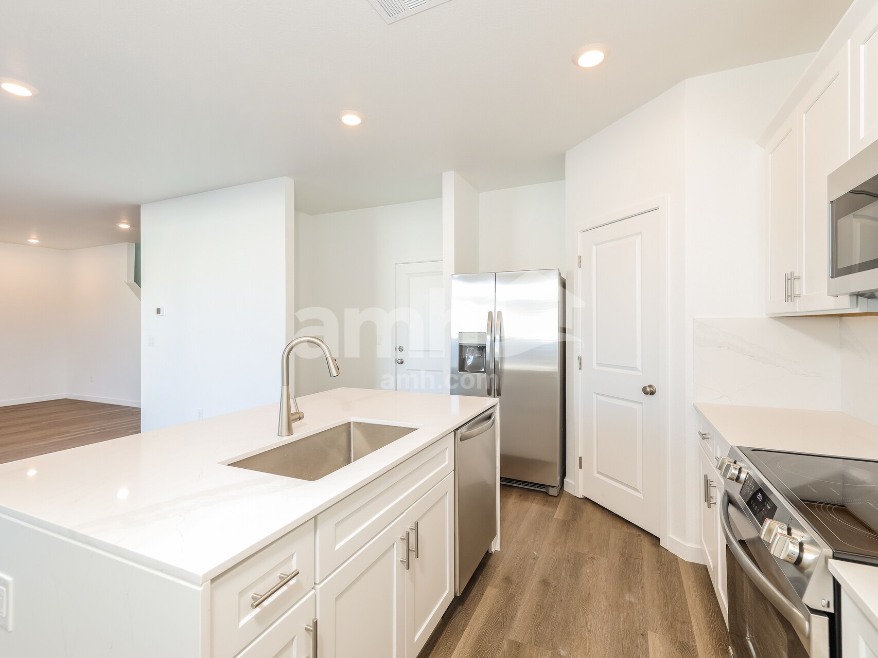 Building Photo - 2348 Devin Ave