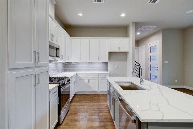 Building Photo - 6207 Nuben St