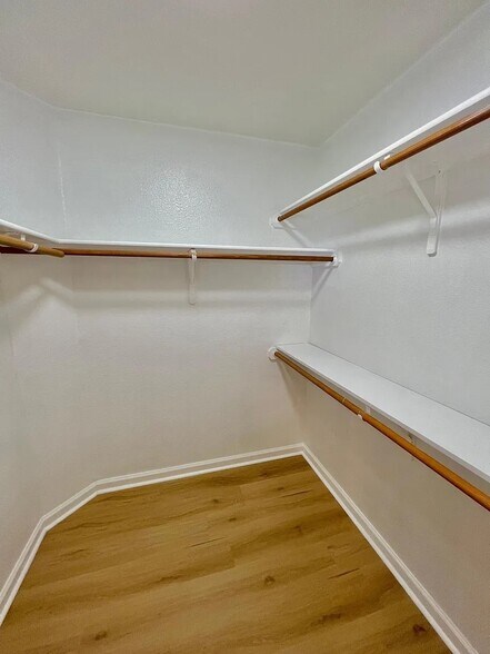 Building Photo - 1615 Royal Ascot Dr