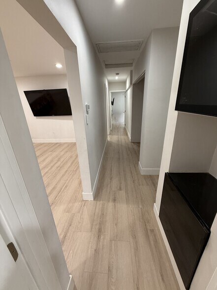 Building Photo - 14622 Huston St