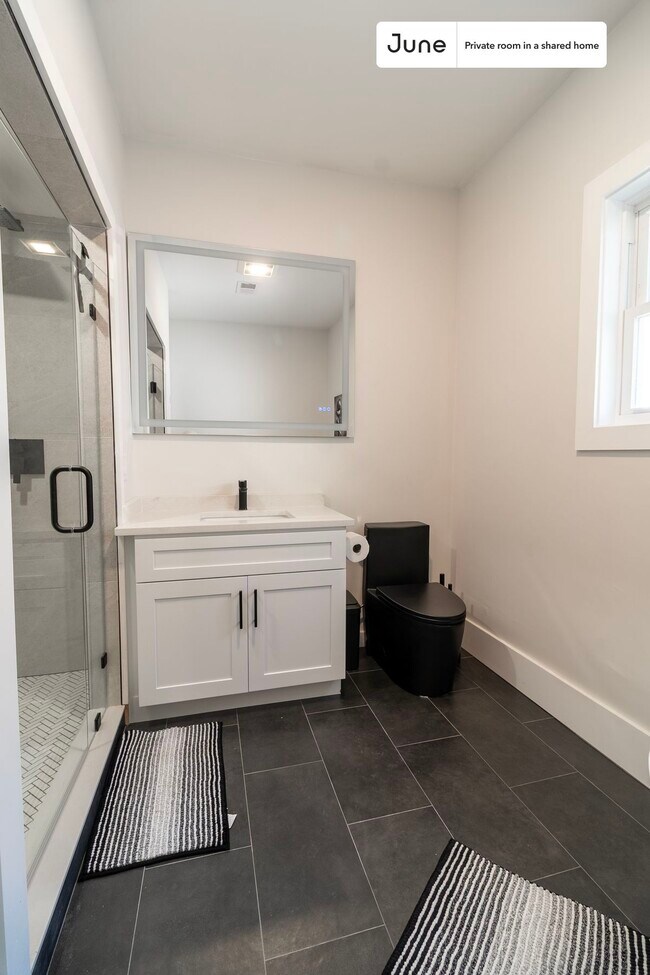 Building Photo - Room in Shared 5 bed/2 bath home in Roxbury