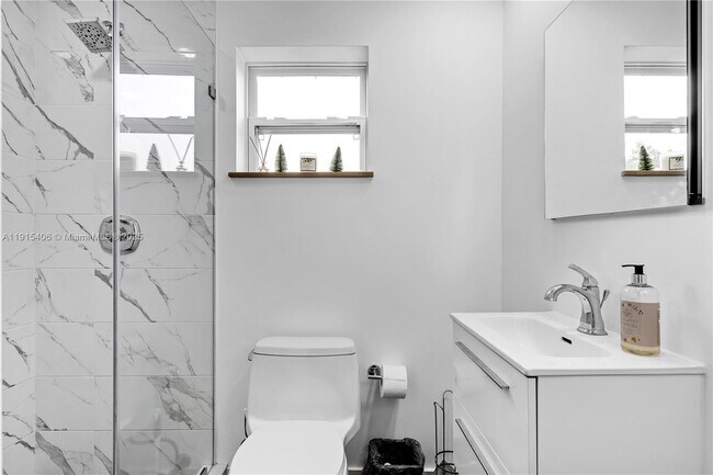 Building Photo - 6860 SW 37th St