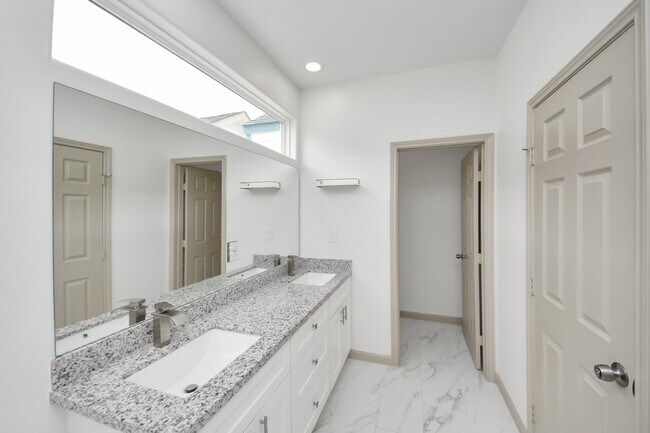Building Photo - 2119 Esther Dr