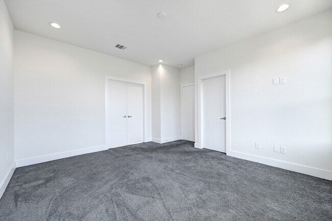 Building Photo - 3313 Baer St