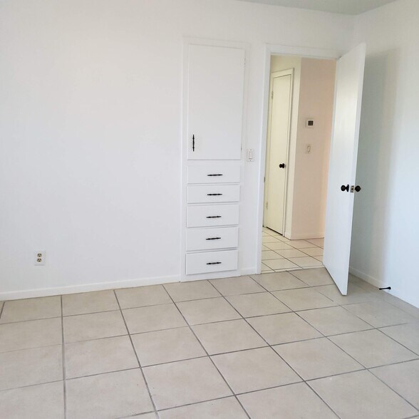 Building Photo - 2085 43rd Ave