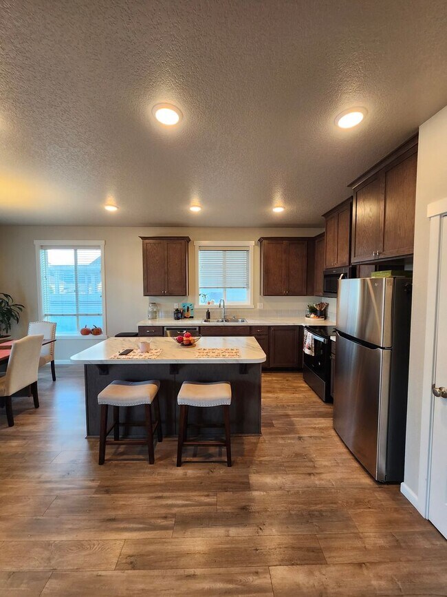 Building Photo - Charming 3-Bedroom, 2-Bath Home with Spaci...